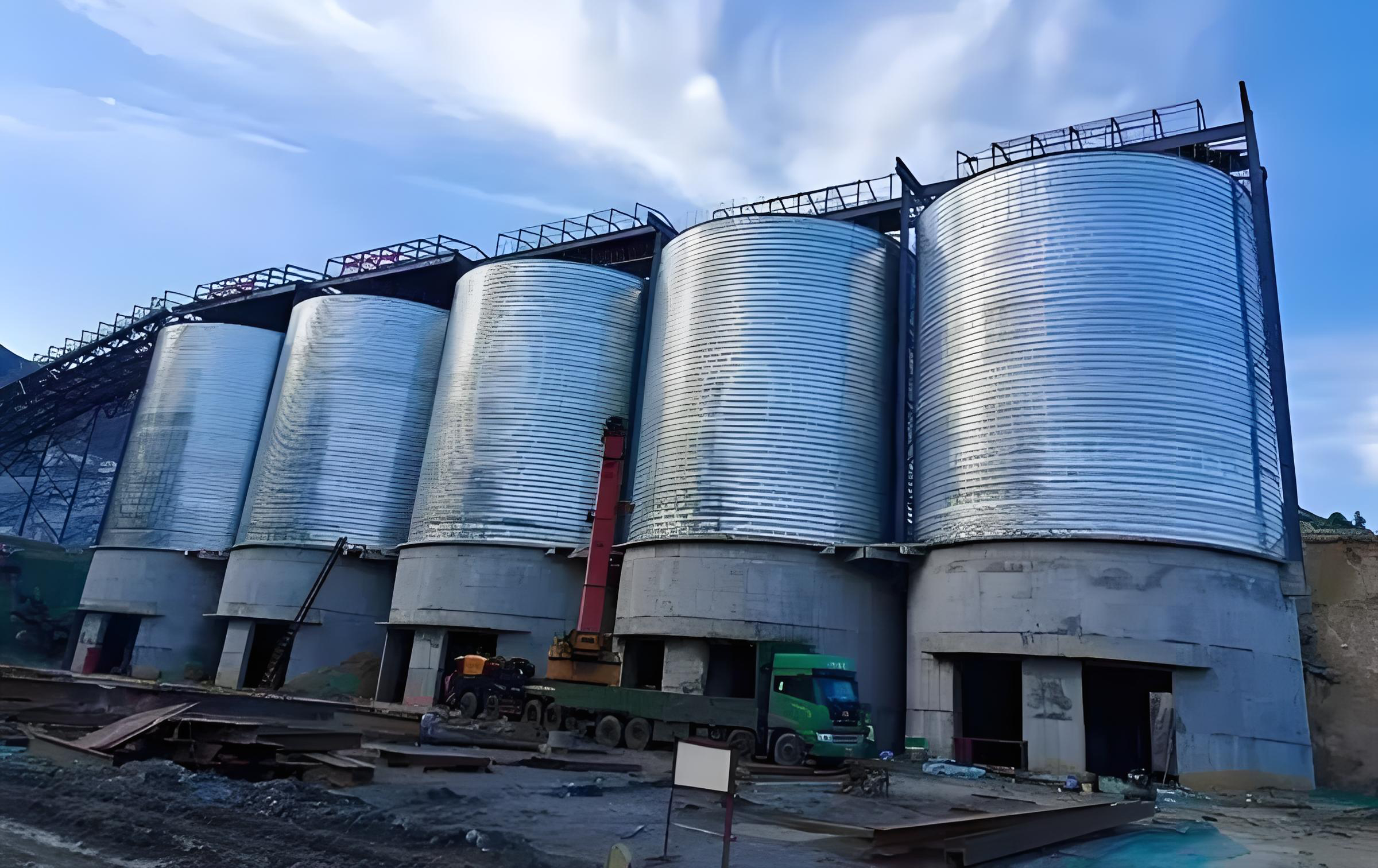 三门峡螺旋咬口钢板仓施工现场